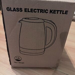 Glass Electric Kettle with Black Handle and Lid - 1.8L